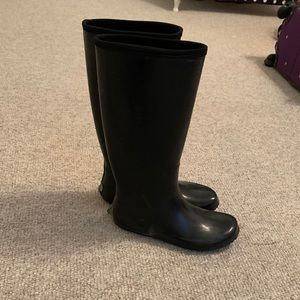 Black Rainboots